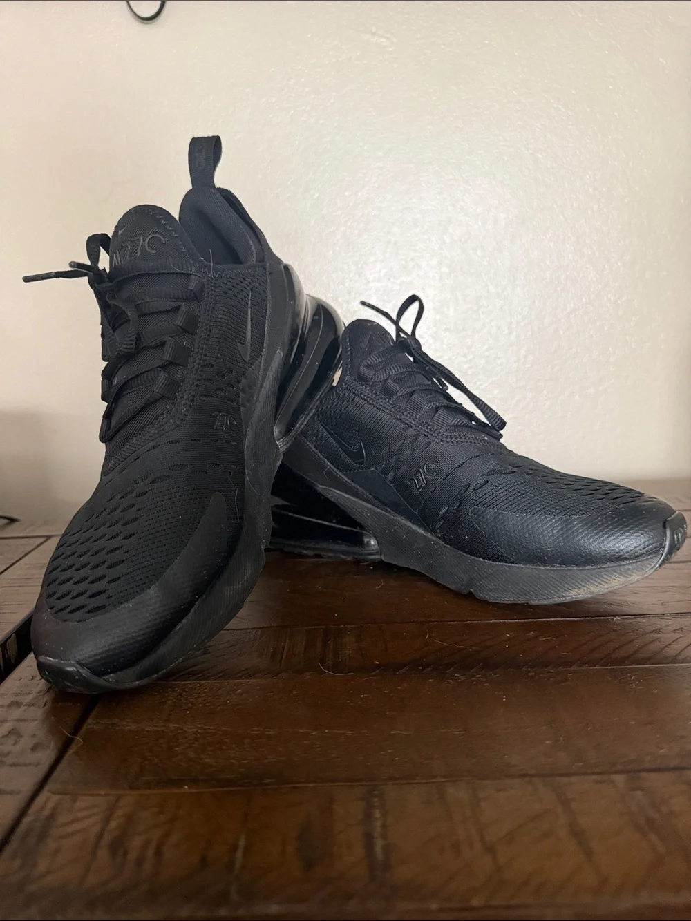 Nike Air Max 270 Triple Black Sneakers size Y6 W8